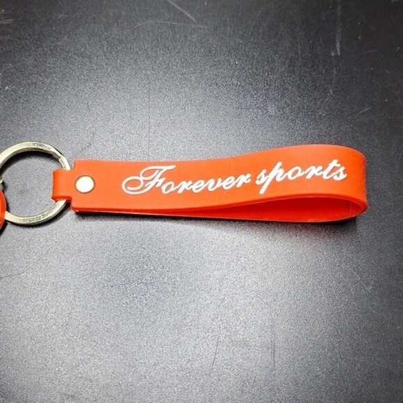Red silicone keychain handle basketball forever sports keyring - Picture 2 of 3